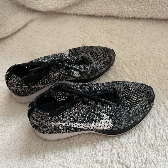 Nike Fly Knit Racer Oreo 7.5 *Rare* - Picture 2 of 5